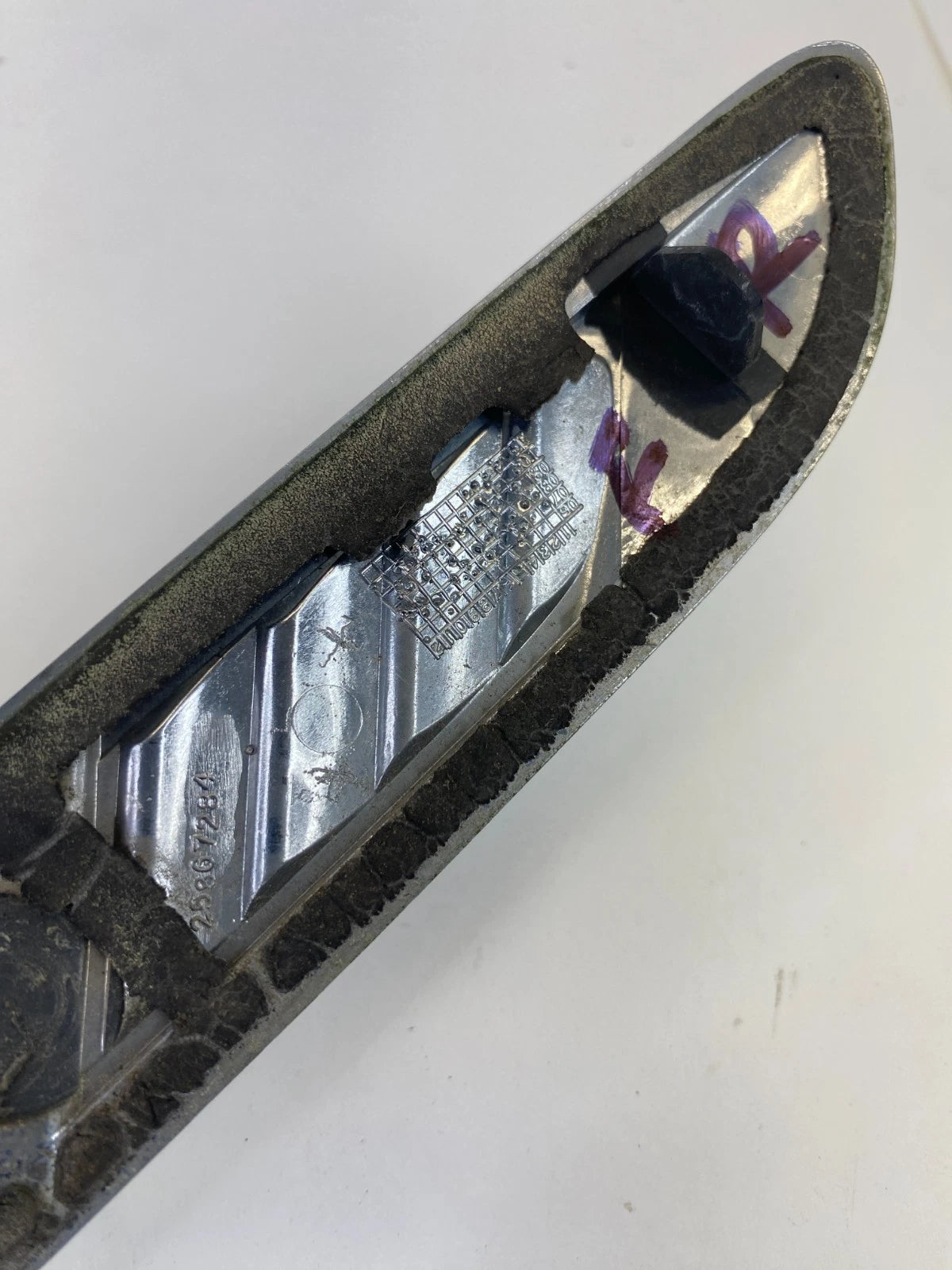 2008-2012 BUICK ENCLAVE RIGHT SIDE HOOD EXTERIOR GRILLE TRIM MOLDING CHROME OEM