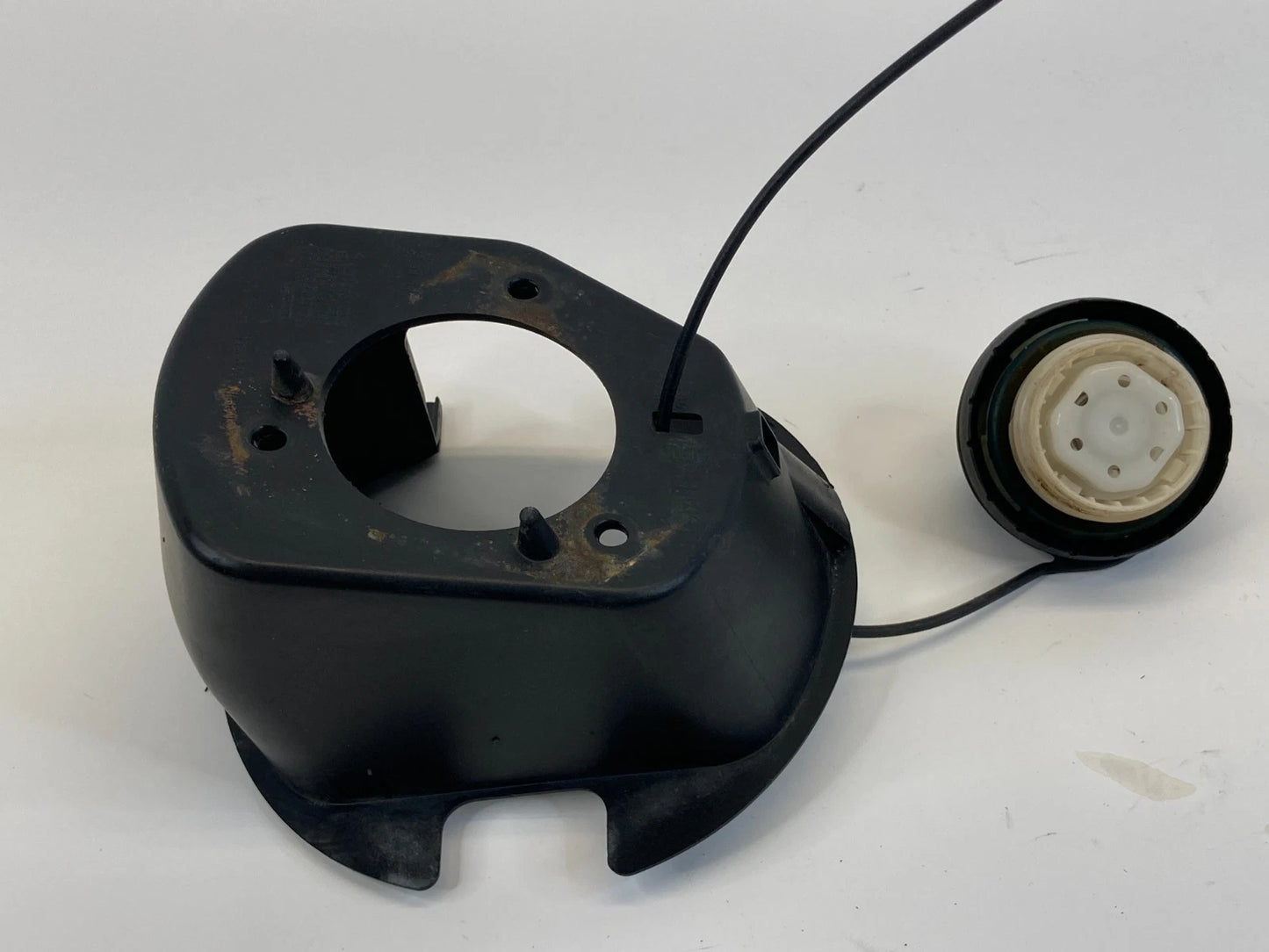 2009-2017 Chevrolet Traverse Fuel Tank Filler Gas Cap Top Cover & Housing OEM