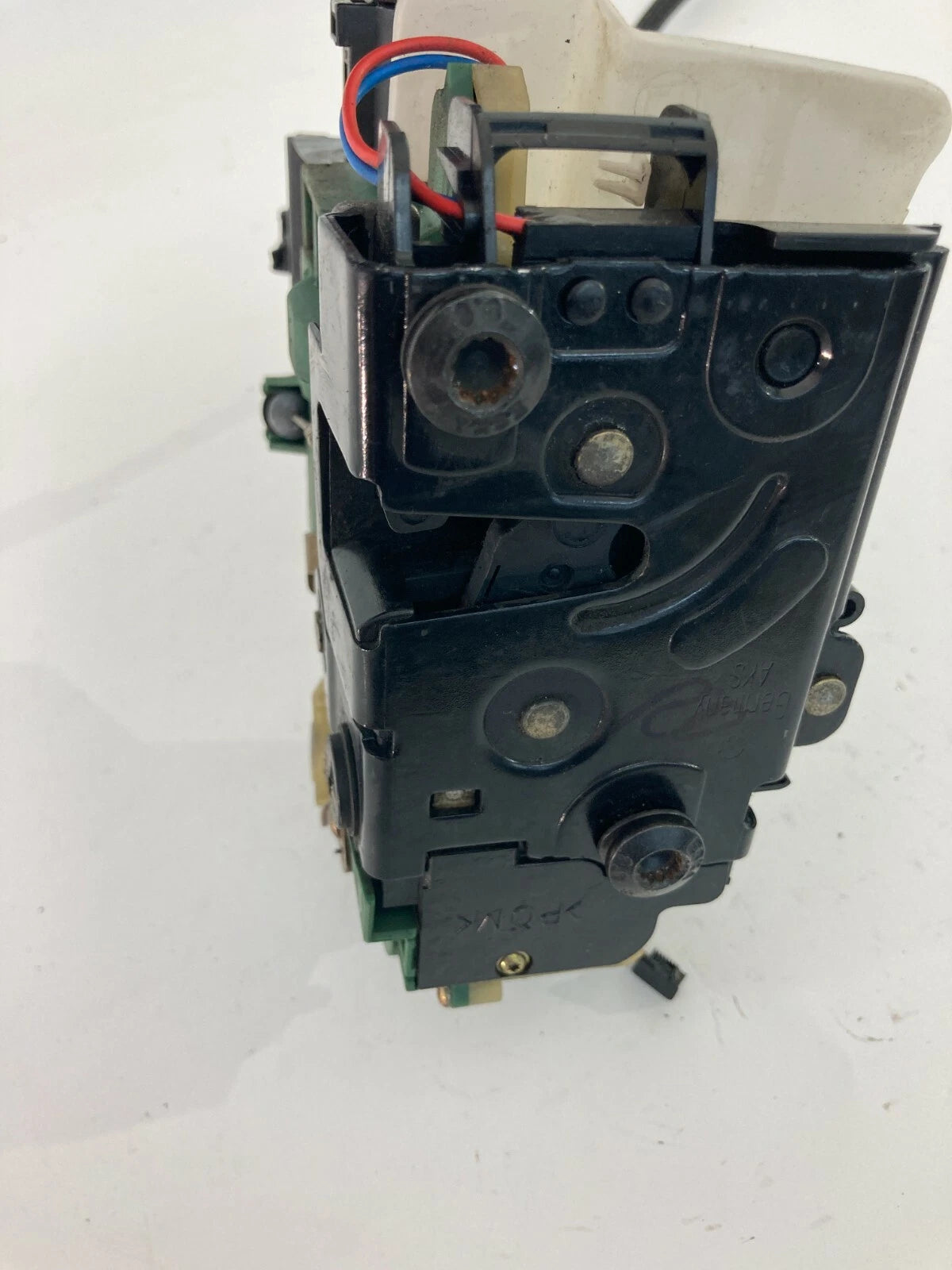 2001-2005 VOLKSWAGEN PASSAT REAR LEFT BACK SIDE DOOR LOCK LATCH ACTUATOR OEM