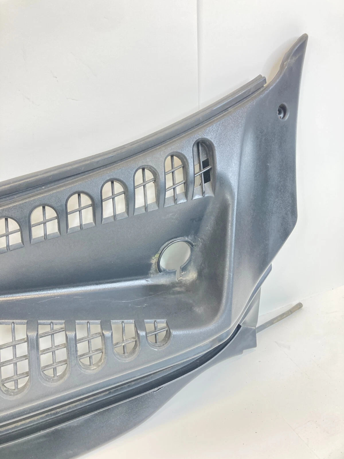 1999-2001 FORD F-250 F250 SUPER DUTY WINDSHIELD LEFT WIPER COWL F81B-2502223AKW