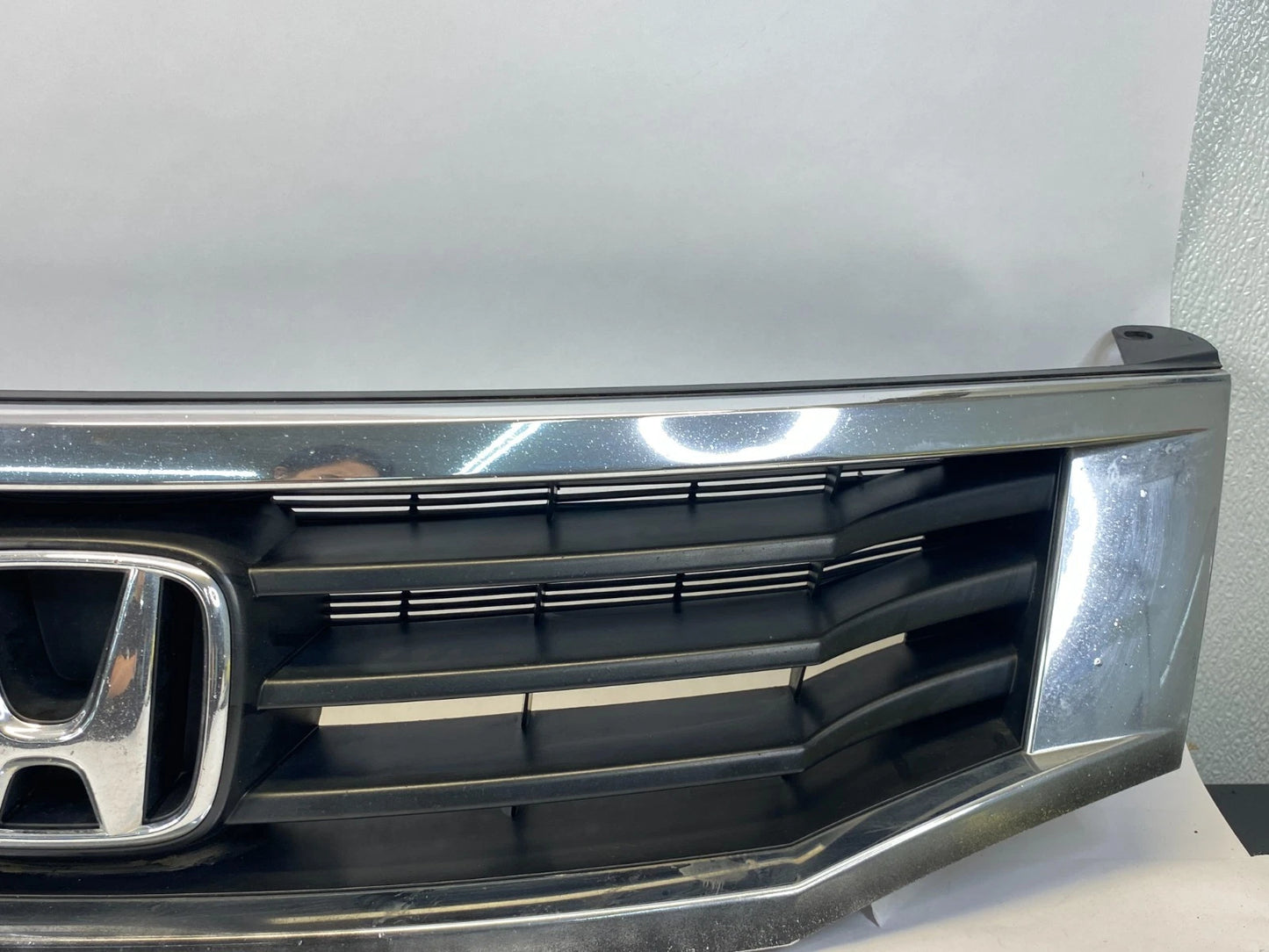 2008-2010 HONDA ACCORD SEDAN FRONT BUMPER UPPER RADIATOR GRILLE ASSY OEM