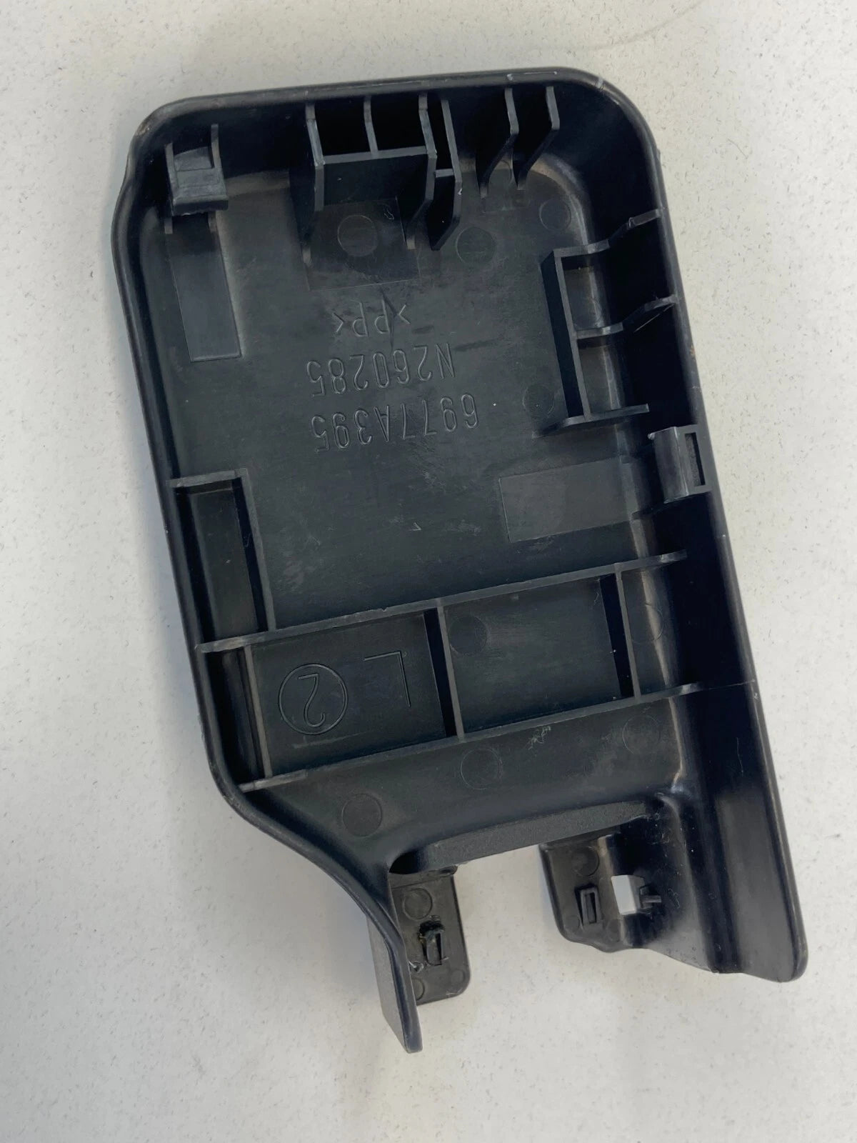 08-17 MITSUBISHI LANCER RIGHT SIDE SEAT TRACK END COVER ANCHOR TRIM CAP 6977A395