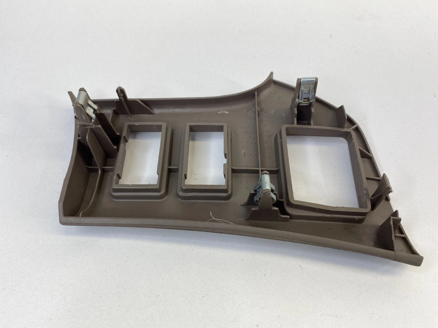 99-03 LEXUS RX300 DASH LH SIDE INSTRUMENT PANEL SWITCH COVER BEZEL 5542248020