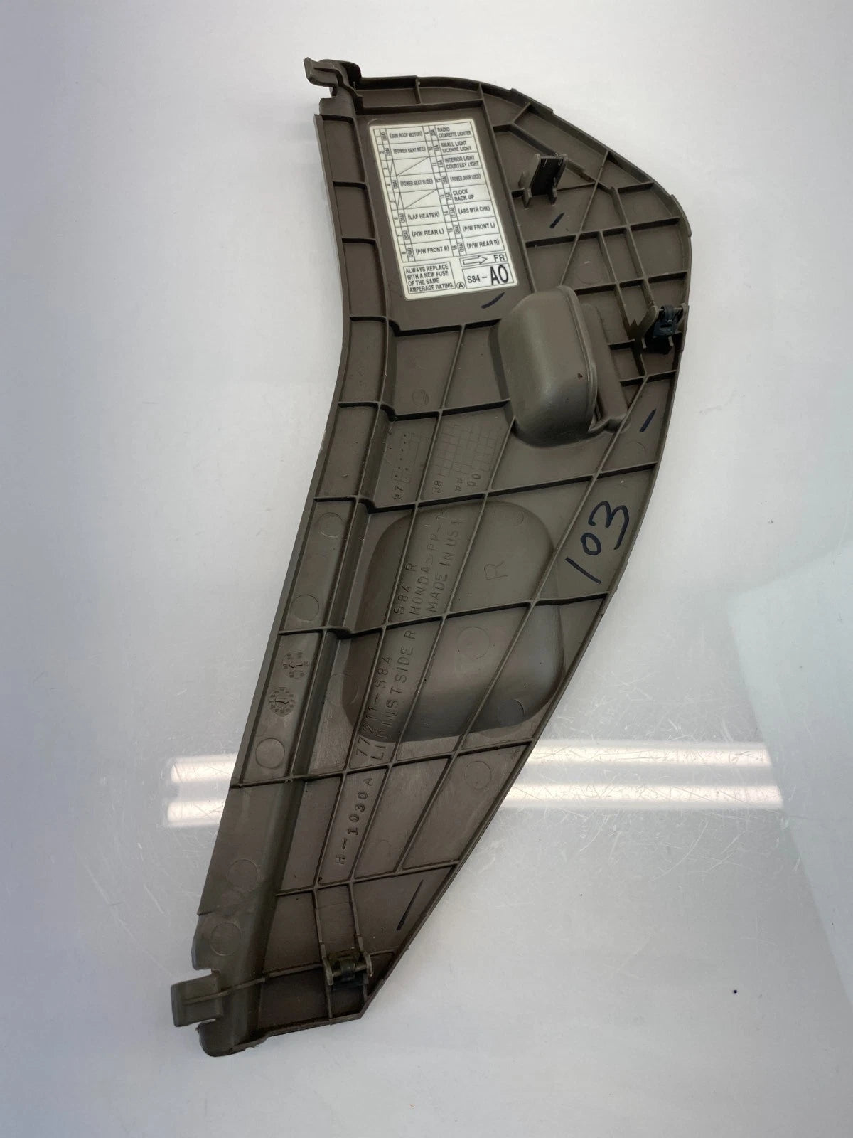 1998-2002 HONDA ACCORD DASH RIGHT SIDE FUSE BOX PANEL COVER END CAP 77211-S84