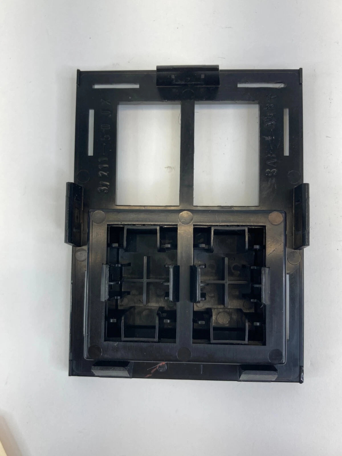 2003-2005 SUZUKI GRAND VITARA DASH DIMMER SWITCH HOLE COVER BRACKET 37211-50JX