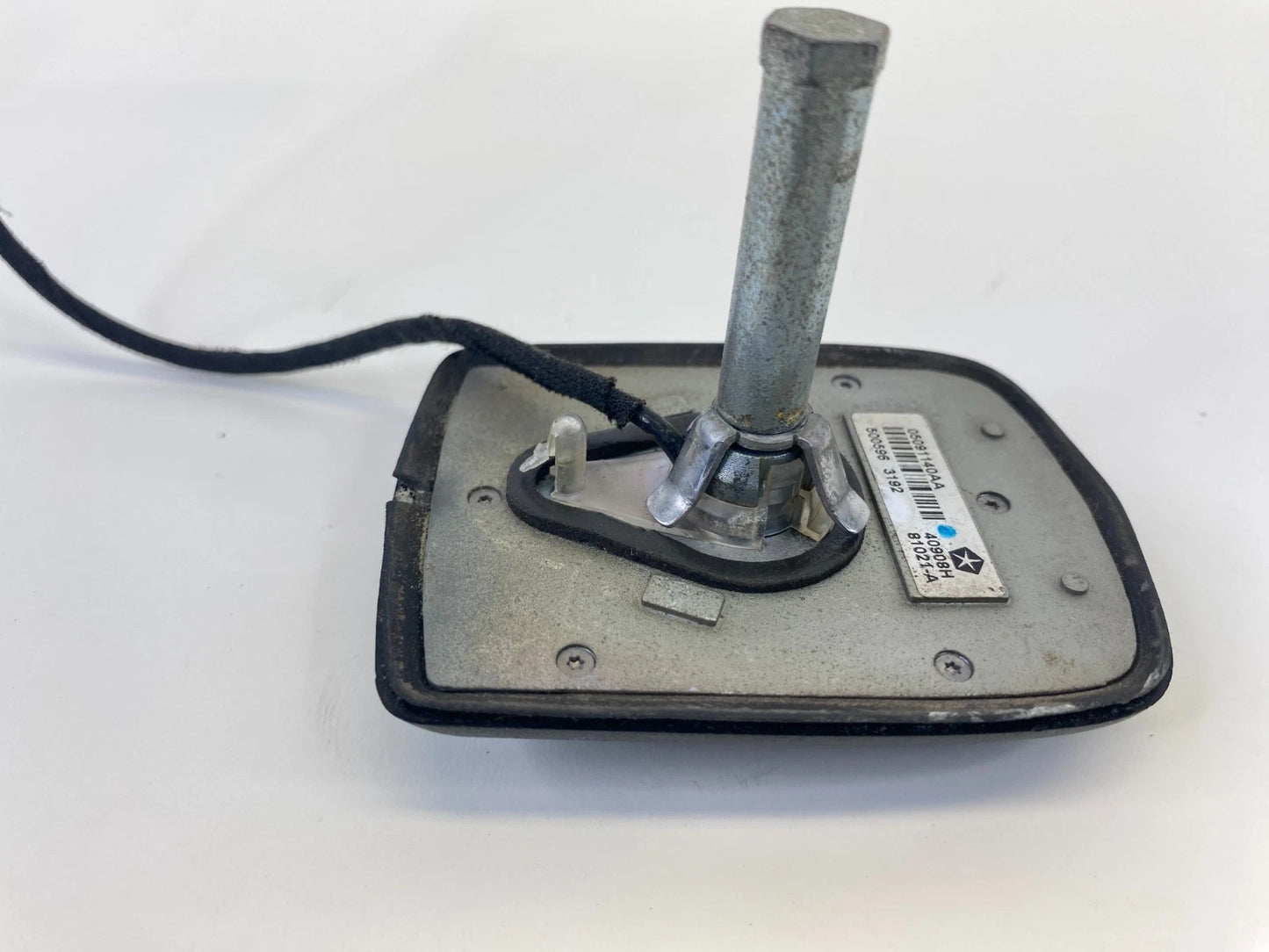 2011-2015 CHRYSLER TOWN & COUNTRY ROOF MOUNTED RADIO ANTENNA BASE 5091140AA OEM