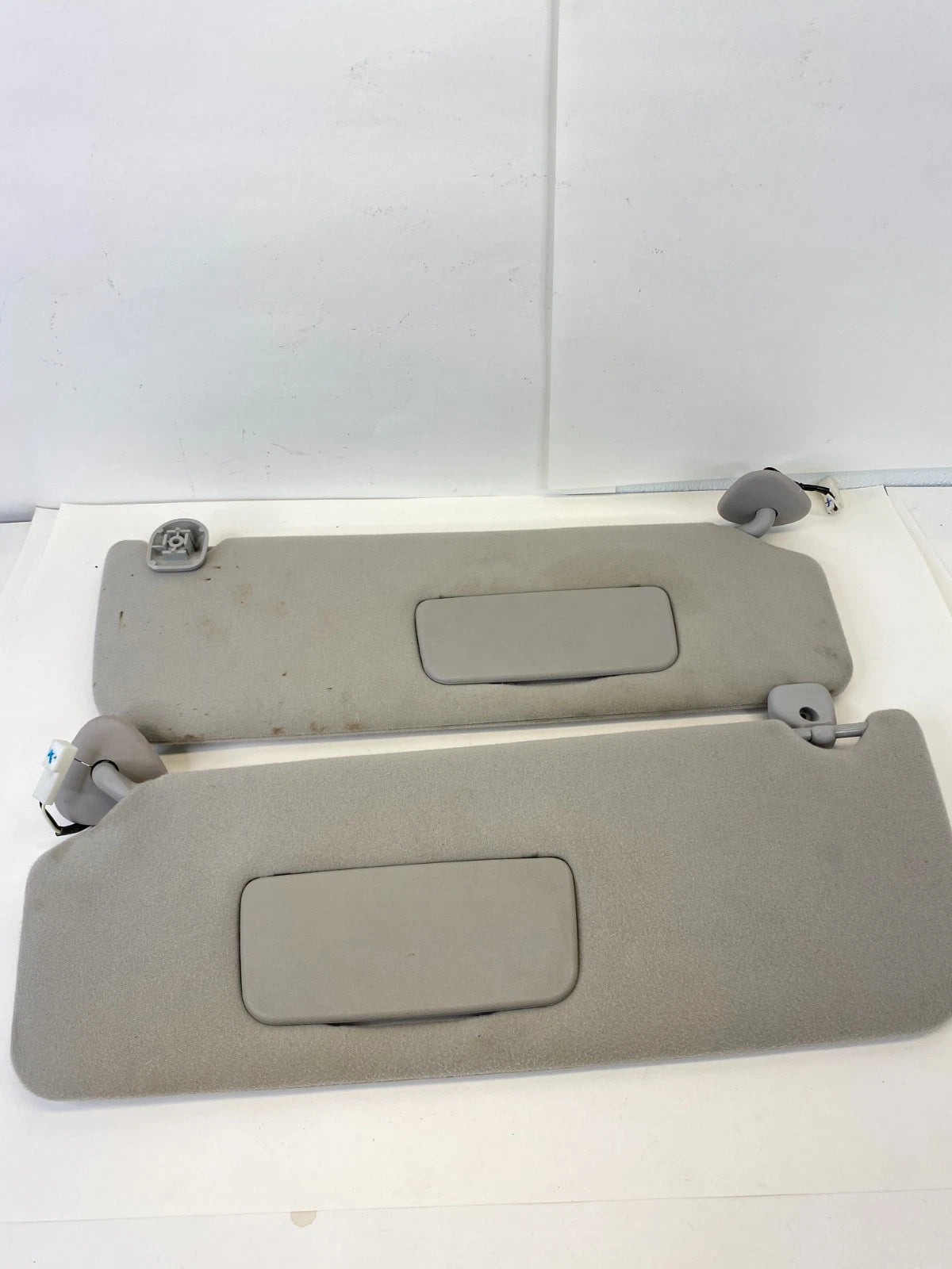 2005-2010 TOYOTA SIENNA LEFT & RIGHT SUNVISOR SUN VISOR SHADE PAIR SET OEM