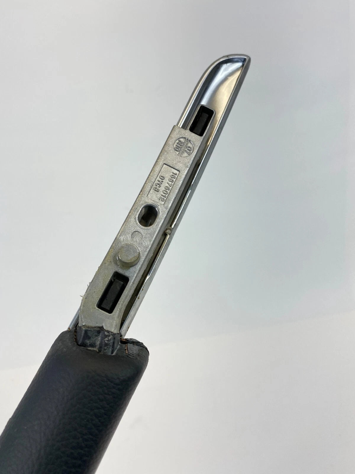 2006-2011 MERCEDES-BENZ ML350 CENTER CONSOLE RIGHT SIDE GRAB HANDLE 1646800270