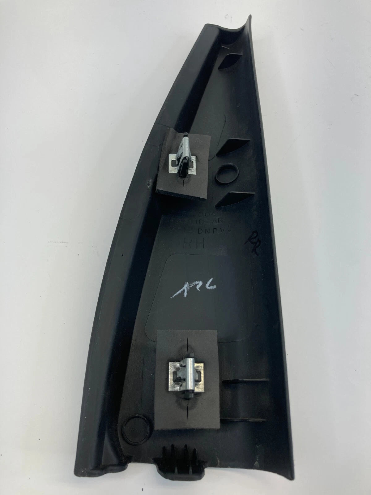 2009-2012 CHEVROLET TRAVERSE REAR RIGHT DOOR INTERIOR WINDOW CORNER TRIM COVER