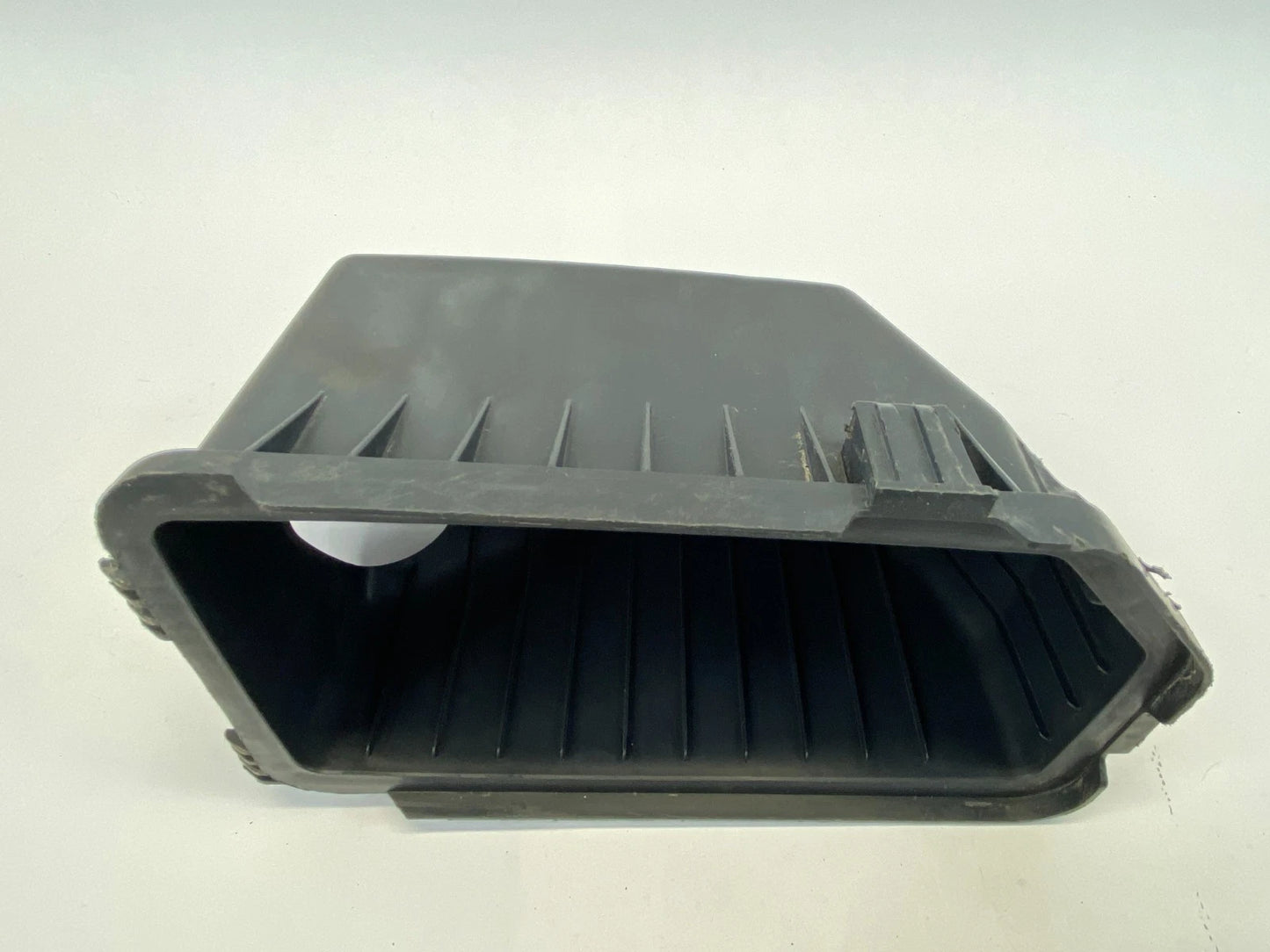 2010 2011 KIA SOUL 2.0L L4 AIR CLEANER FILTER BOX UPPER HOUSING 28111-2K300 OEM