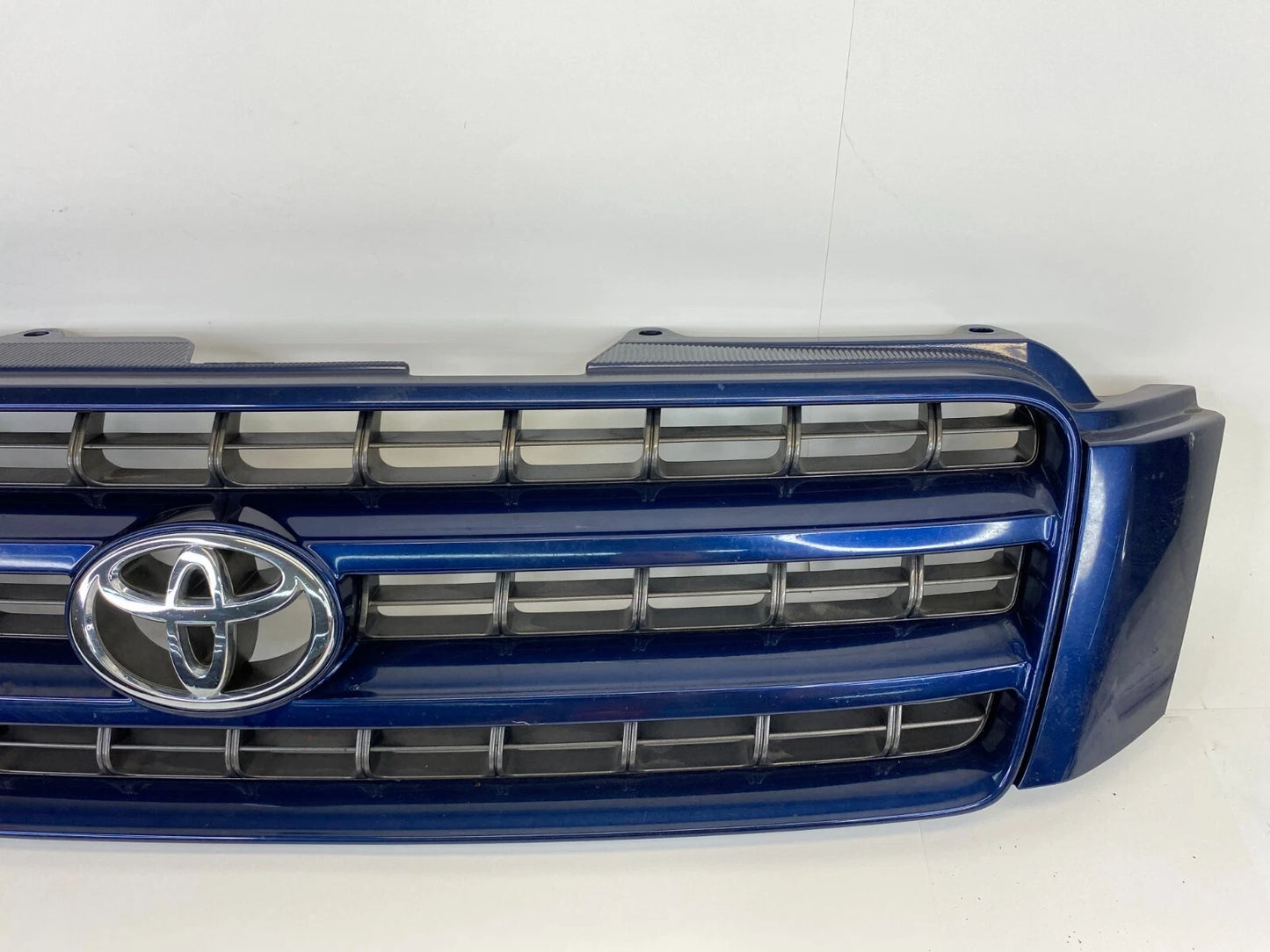 2001-2003 TOYOTA HIGHLANDER FRONT UPPER GRILL GRILLE W/ EMBLEM 53101-48060 OEM