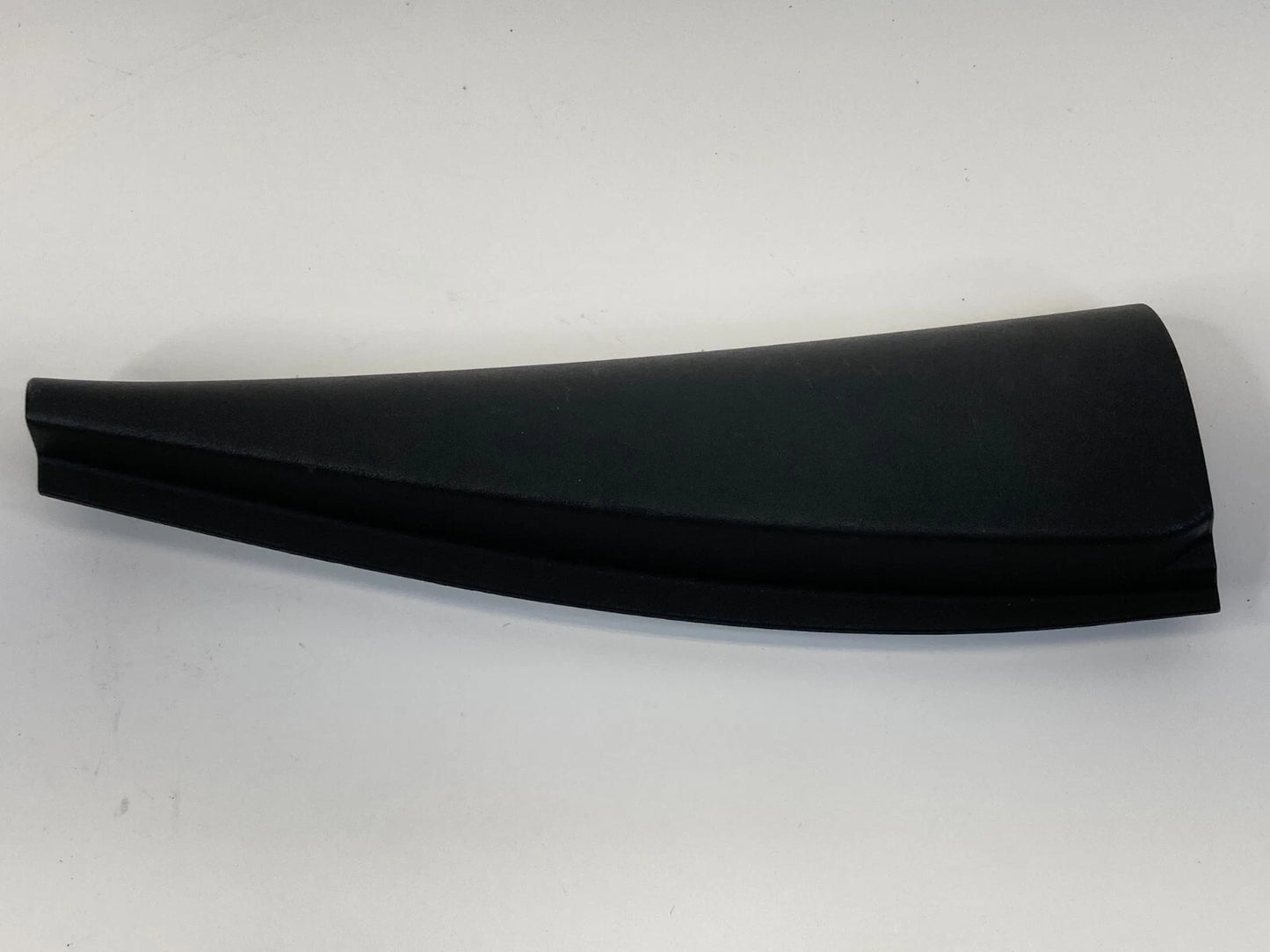 09 10 11 12 CHEVROLET TRAVERSE REAR LEFT DOOR INNER FRAME CORNER BEZEL 25852794