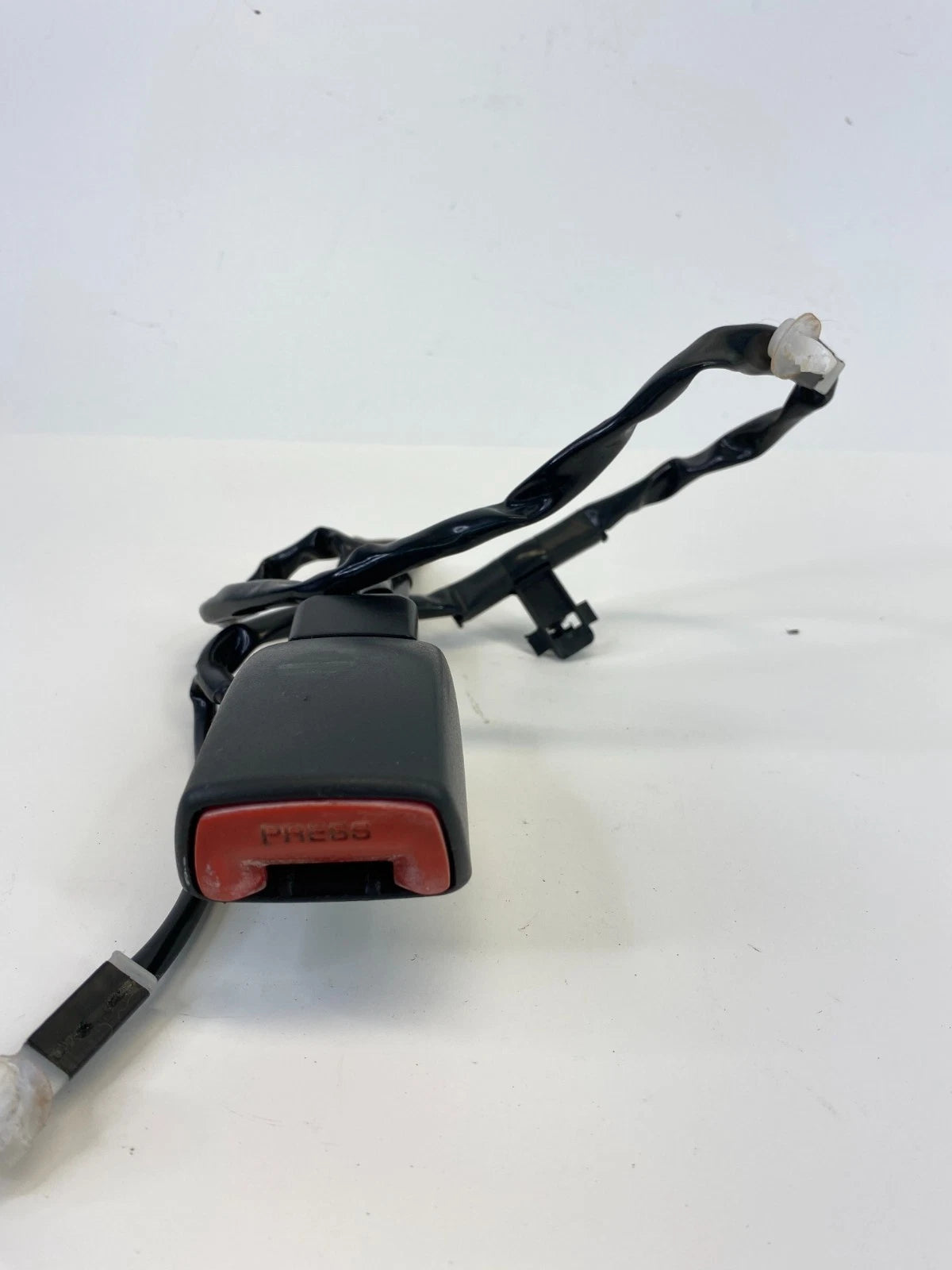 2005-2008 Pontiac Vibe Front Left Driver Seat Belt Buckle 56458-A OEM