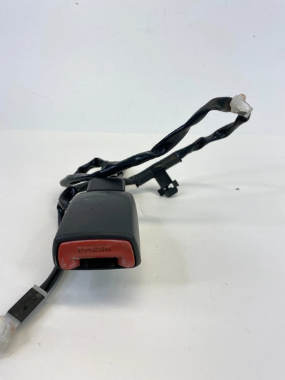 2005-2008 Pontiac Vibe Front Left Driver Seat Belt Buckle 56458-A OEM