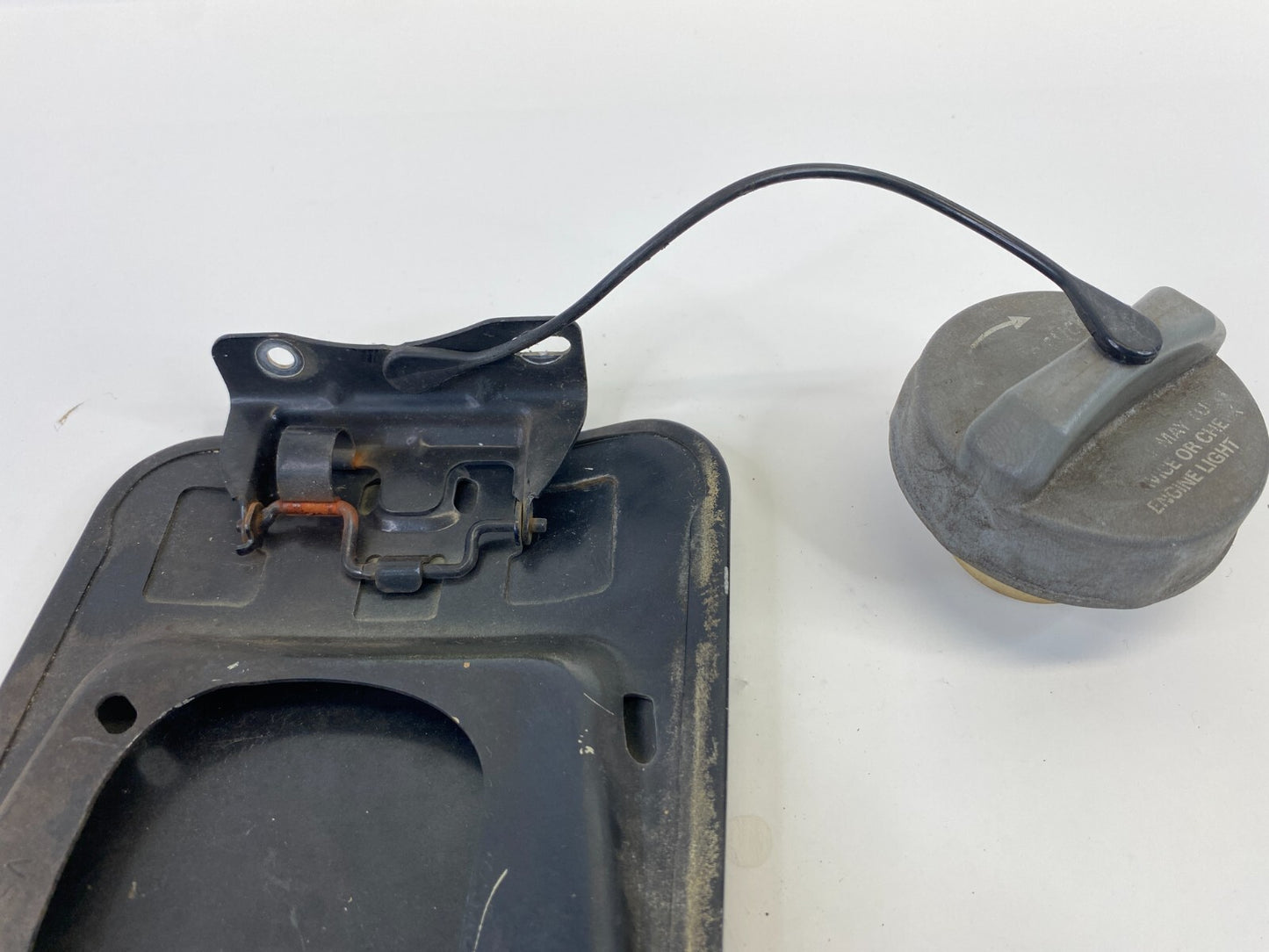 2005-2008 Dodge Magnum 05-10 Chrysler 300 Fuel Filler Gas Tank Door Lid Cover