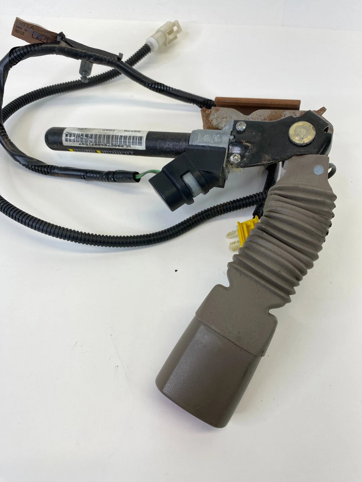 03-05 MOUNTAINEER 04 05 EXPLORER FRONT LEFT DRIVER SIDE SEAT BELT BUCKLE END OEM