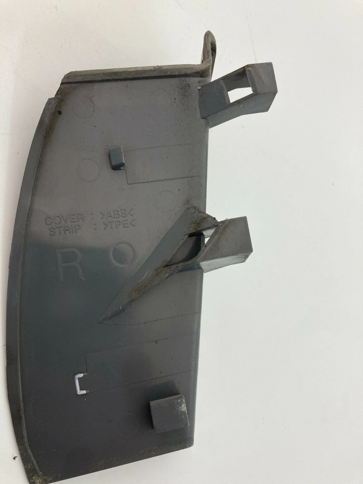 2006 2007 HYUNDAI SONATA REAR RIGHT PASSENGER SIDE TAIL LIGHT COVER TRIM PANEL