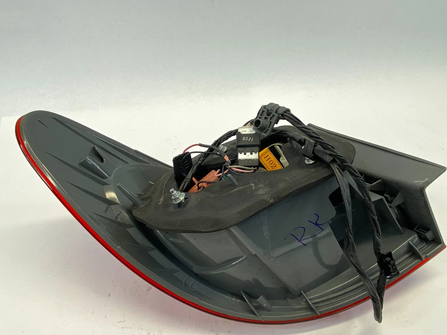 2007-2010 HYUNDAI ELANTRA SEDAN RIGHT SIDE OUTER TAILLIGHT TAIL LAMP ASSY OEM