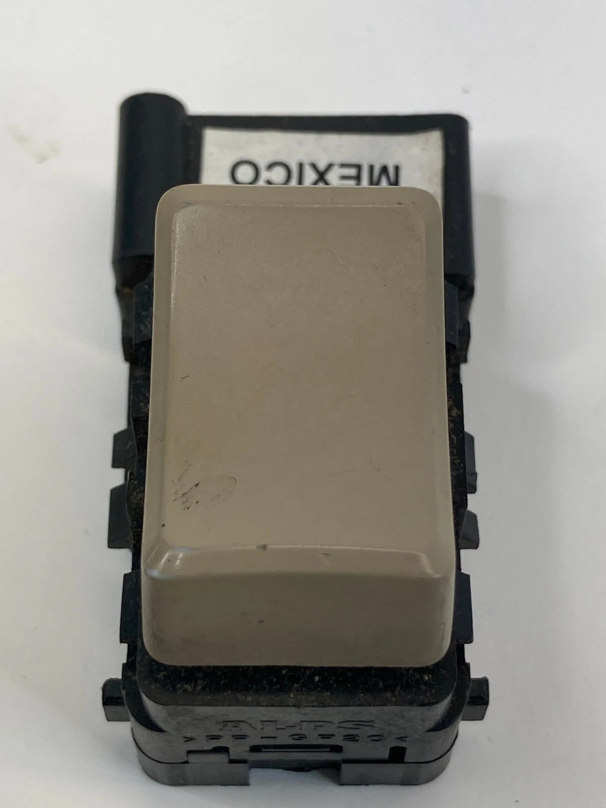 06-09 CADILLAC SRX FRONT LEFT SEAT POWER LUMBAR CONTROL SWITCH OEM 6354002A01