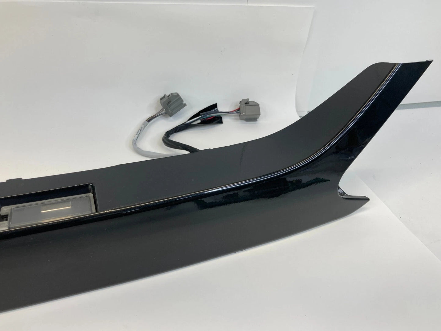 2013-2016 FORD FUSION SEDAN REAR TRUNK LID MOLDING TRIM FINISH PANEL DS73-F43404