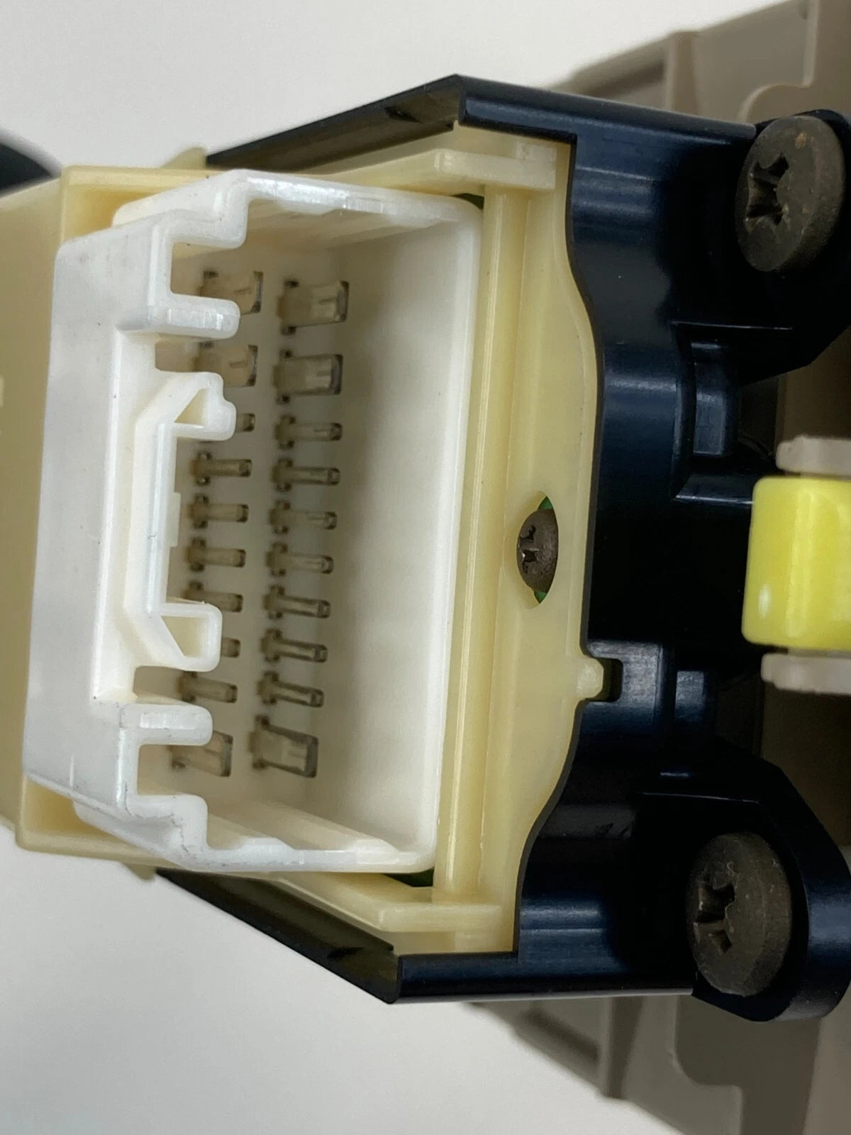 02 03 LEXUS ES300 FRONT RIGHT PASSENGER DOOR WINDOW SWITCH & BEZEL 84030-33020