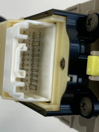 02 03 LEXUS ES300 FRONT RIGHT PASSENGER DOOR WINDOW SWITCH & BEZEL 84030-33020