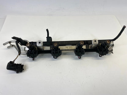 1999-2005 VOLKSWAGEN BEETLE AT FUEL INJECTION RAIL W/ INJECTORS 06A-133-681-B