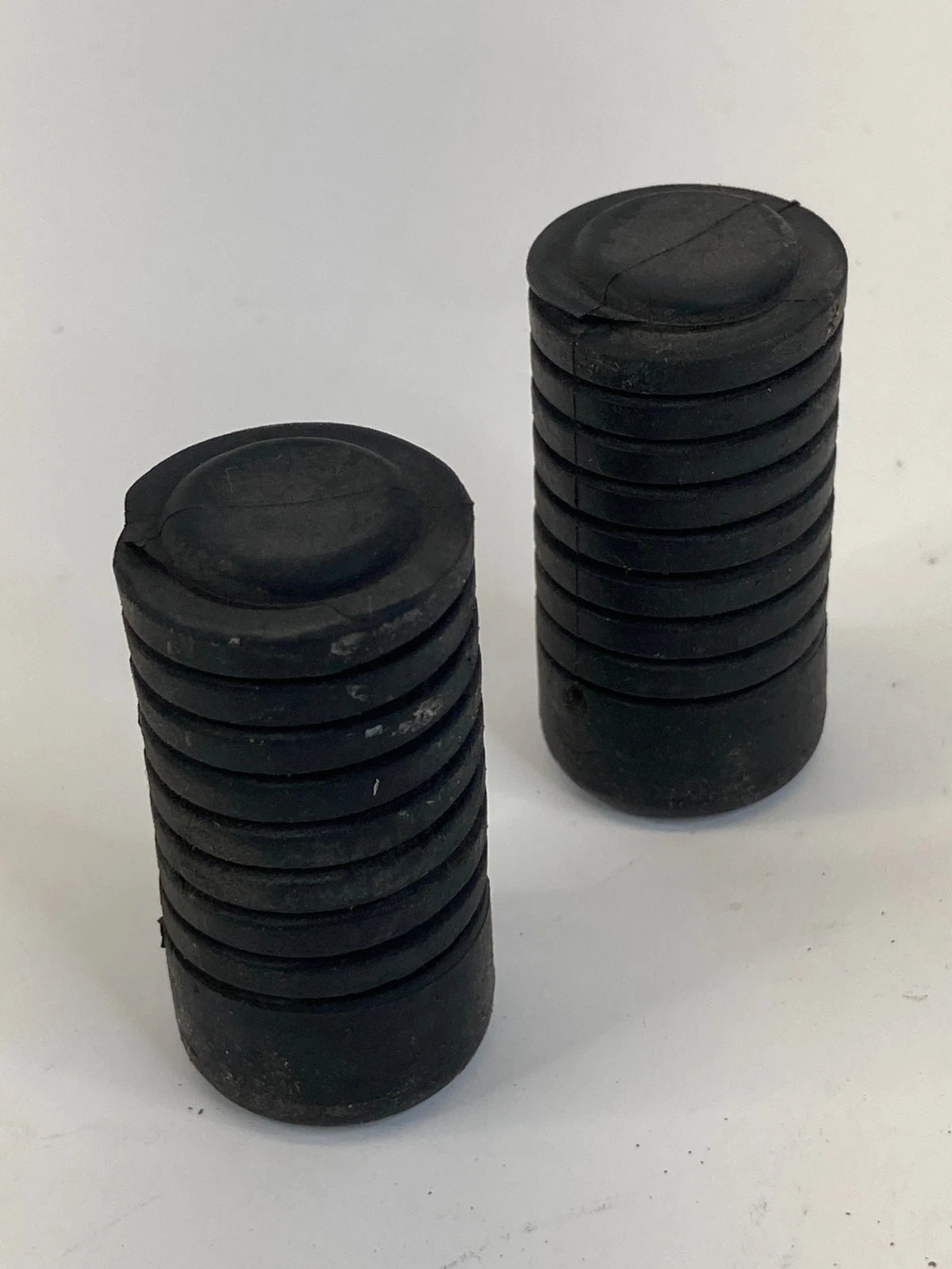 2010-2019 KIA SOUL FRONT HOOD BUMPER RUBBER STOP BUFFER ADJUSTMENT PAIR SET