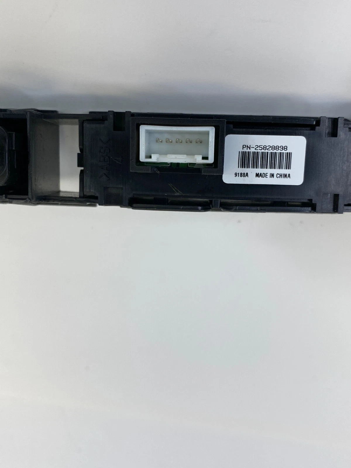 09-12 BUICK ENCLAVE CENTER DASH PANEL HAZARD CONTROL & INFO DISPLAY SWITCH UNIT
