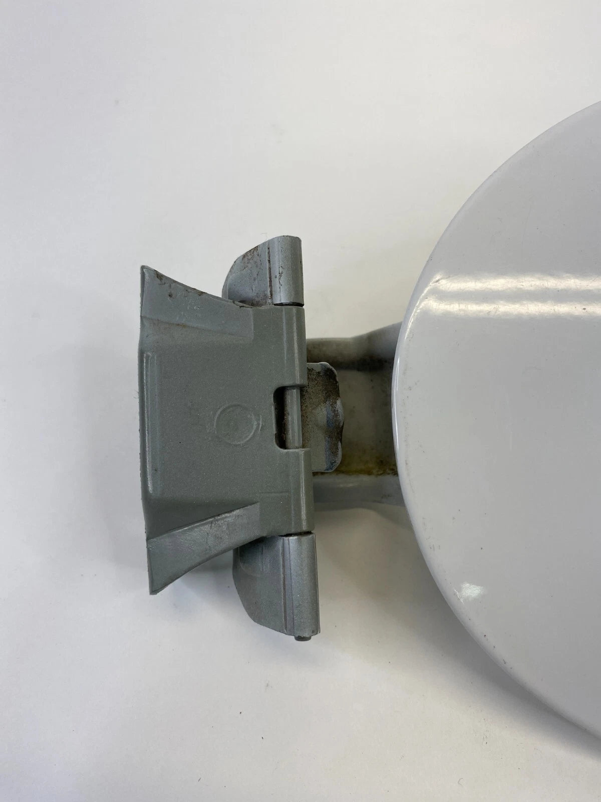 2001-2007 FORD ESCAPE FUEL FILLER GAS LID DOOR COVER YZ OXFORD WHITE OEM