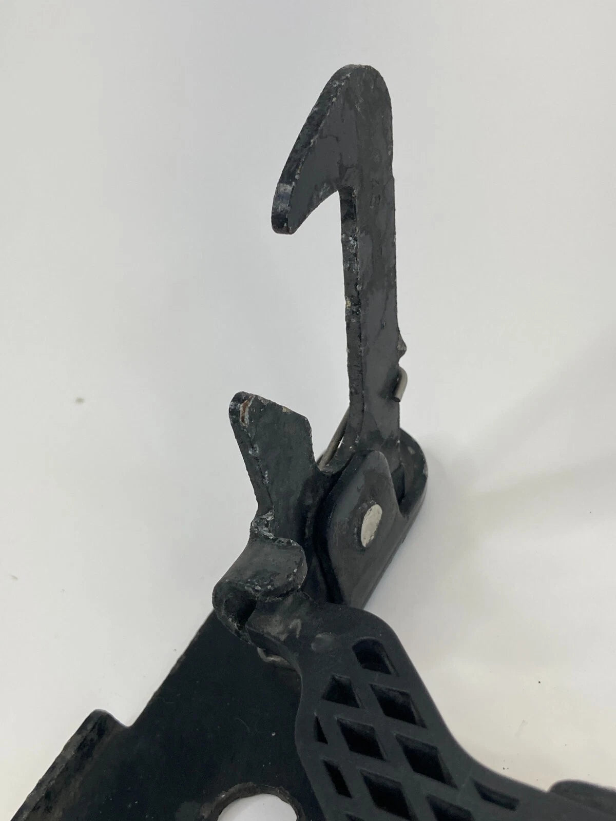 05-11 AUDI A6 QUATTRO UPPER HOOD BONNET SAFETY CATCH LOCK LEVER 4F0-823-480A OEM