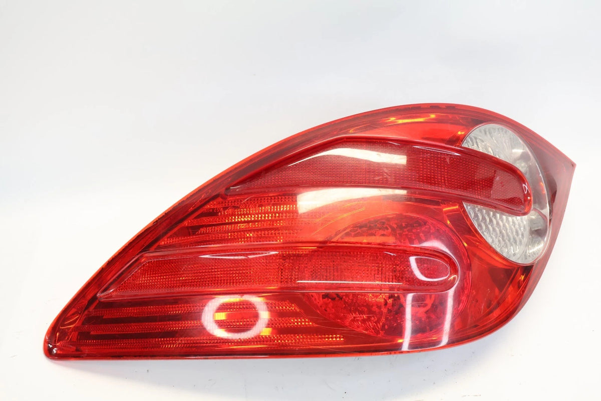 2006-2010 MERCEDES W251 R350 REAR RIGHT PASSENGER OUTER TAIL LIGHT TAILLIGHT OEM