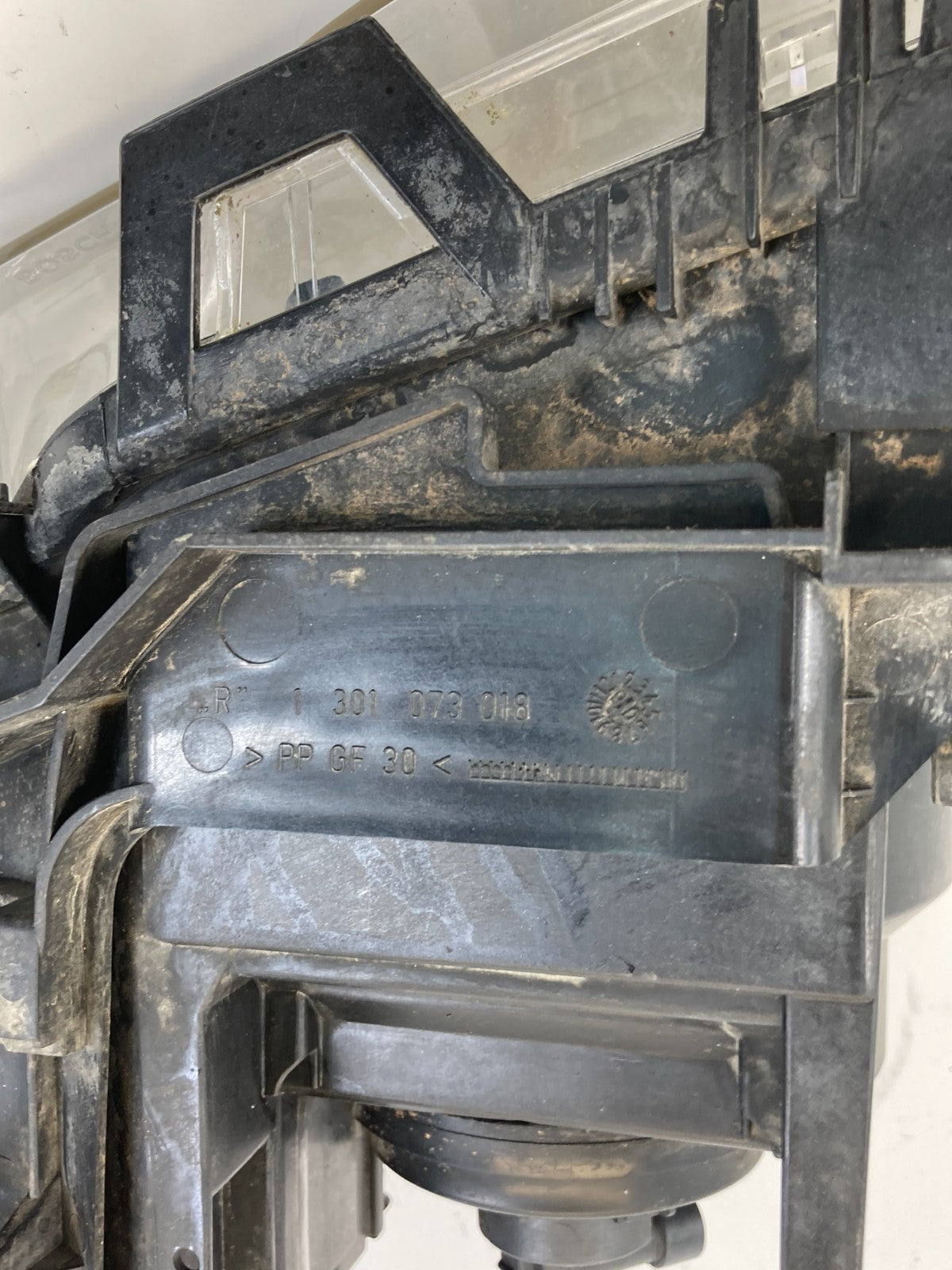 1999 2000 BMW 323i Front Right Passenger Side Headlight Headlamp 1-305-621-748