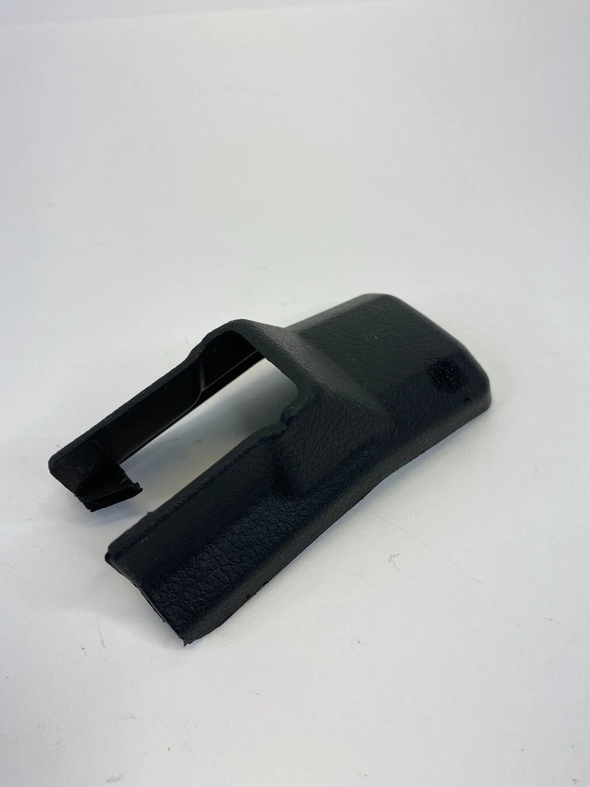 2004-2008 NISSAN MAXIMA FRONT RIGH SIDE LOWER SEAT TRACK TRIM COVER 875077Y000