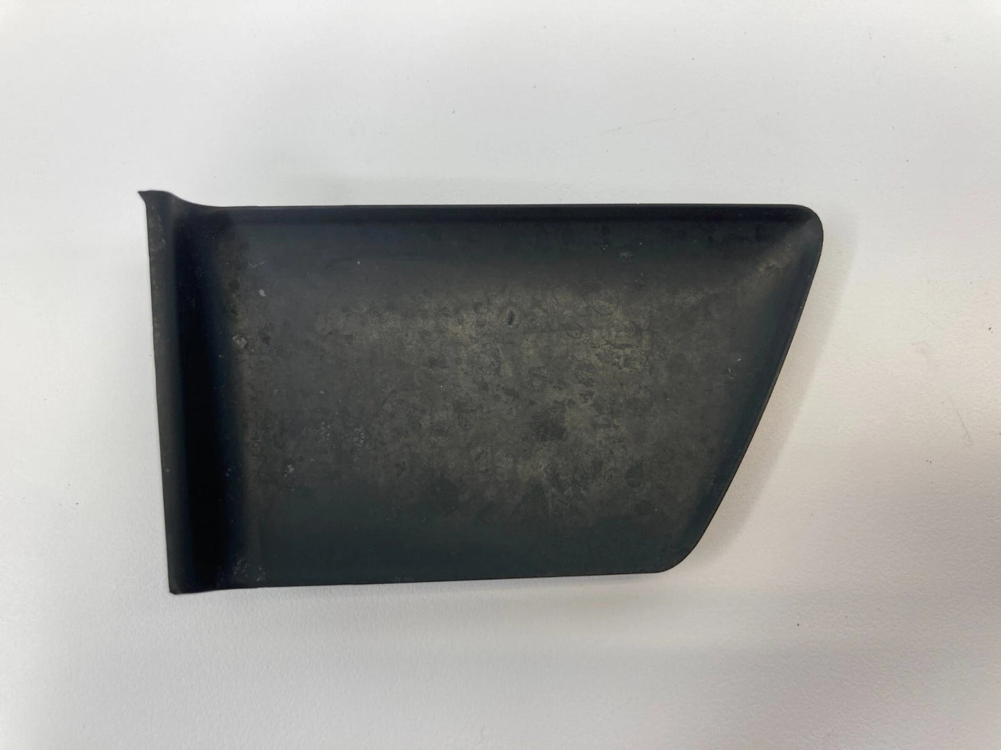 2009 KIA BORREGO FRONT LEFT SIDE INTERIOR DOOR HANDLE SCREW COVER CAP 826192J000