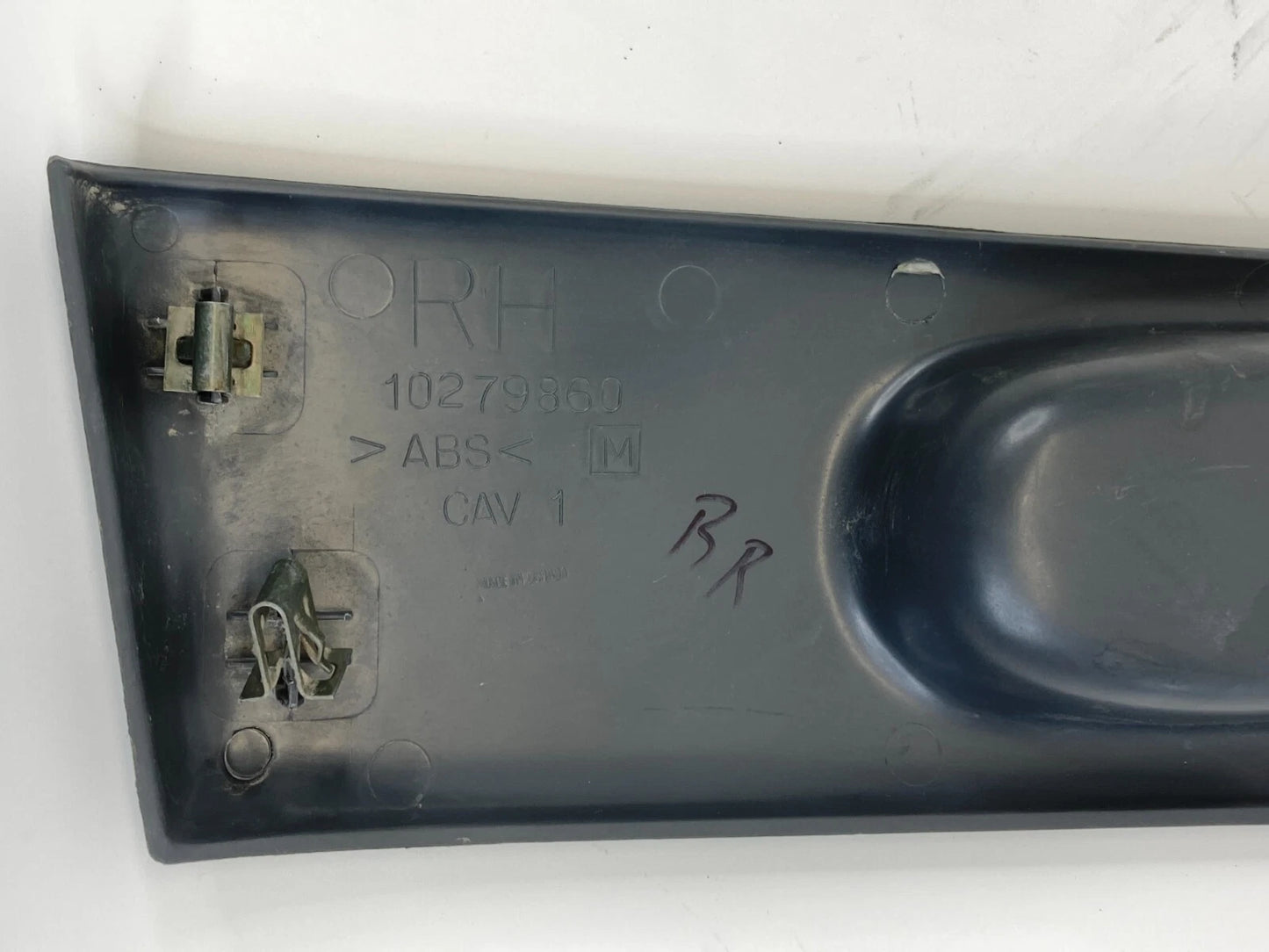 1997-2005 BUICK CENTURY REAR RIGHT INNER DOOR HANDLE BEZEL TRIM COVER 10279860