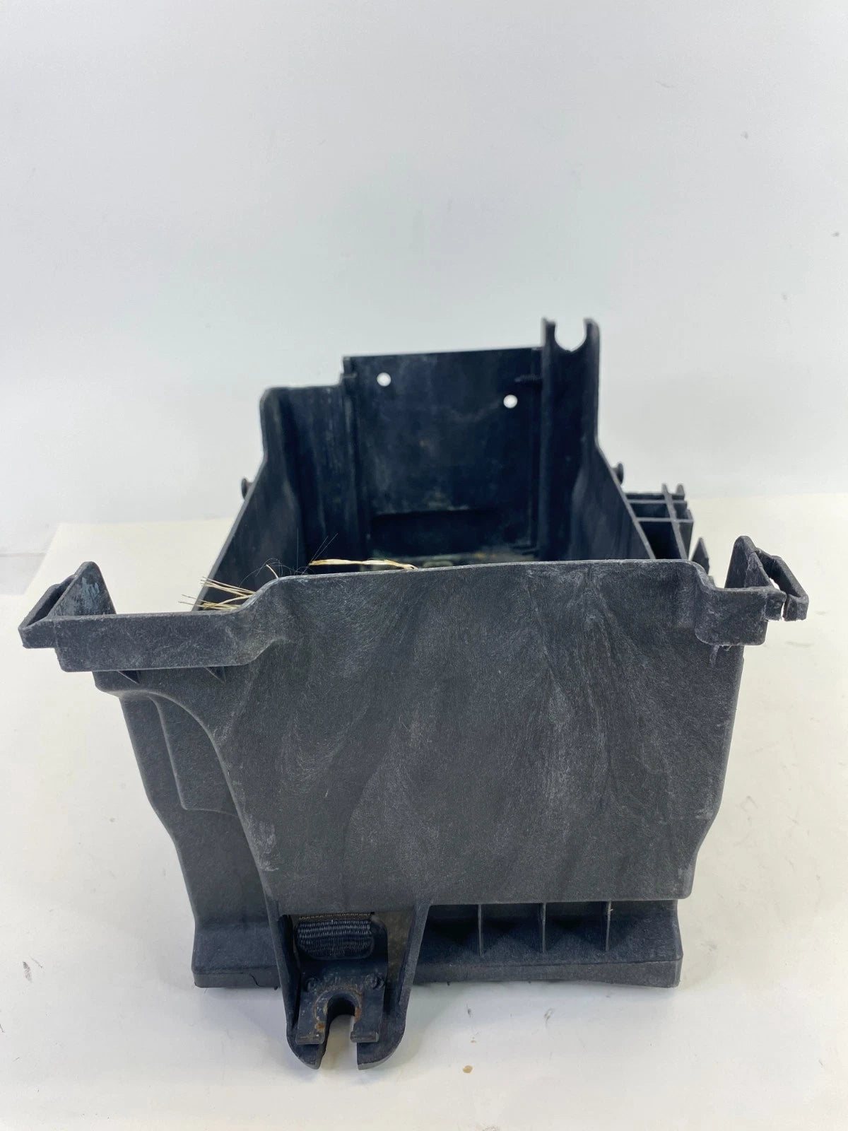 2010-2016 Buick LaCrosse 13-19 Cadillac XTS Battery Tray Compartment 20910580