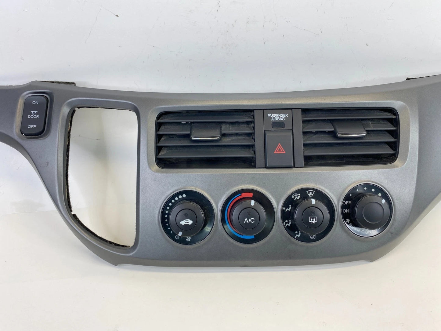 2005-2010 HONDA ODYSSEY MANUAL CLIMATE CONTROL W/ DASH TRIM BEZEL ASSY OEM