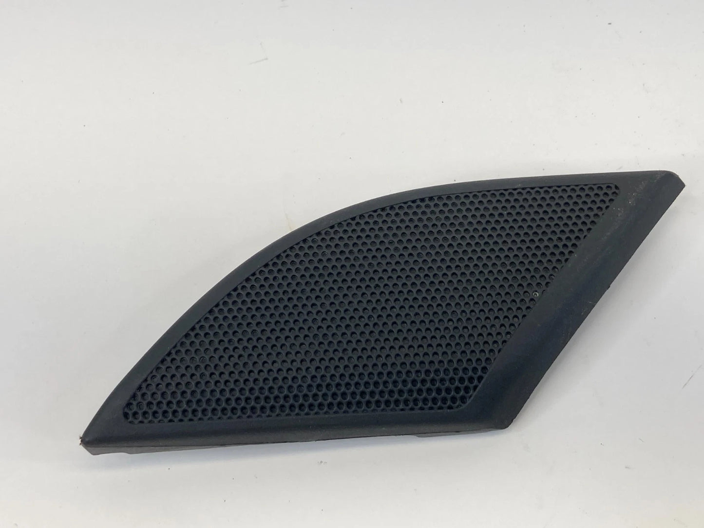 12-15 CHEVY CAPTIVA SPORT REAR RIGHT SIDE DOOR AUDIO TWEETER COVER GRILLE OEM