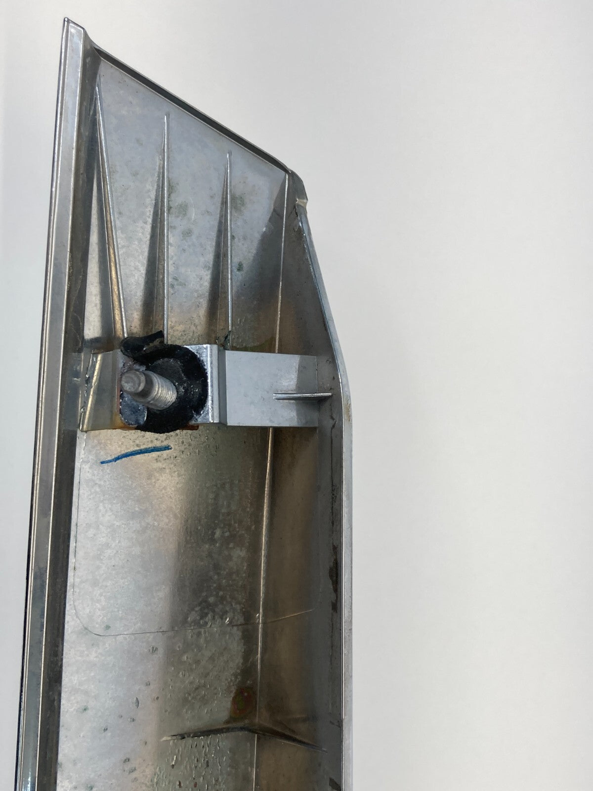 2013-2016 Chevrolet Cruze Rear Trunk License Plate Cover Trim Molding Assy OEM