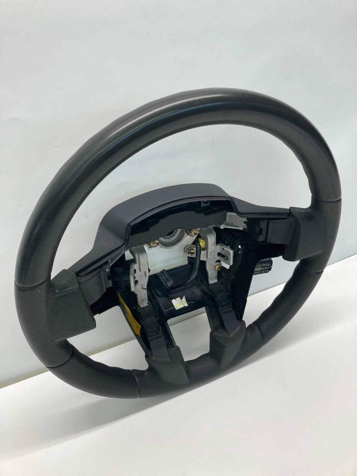 2004 05 06 07 08 10 2011 MITSUBISHI ENDEAVOR STEERING WHEEL W/ CRUISE CONTROL