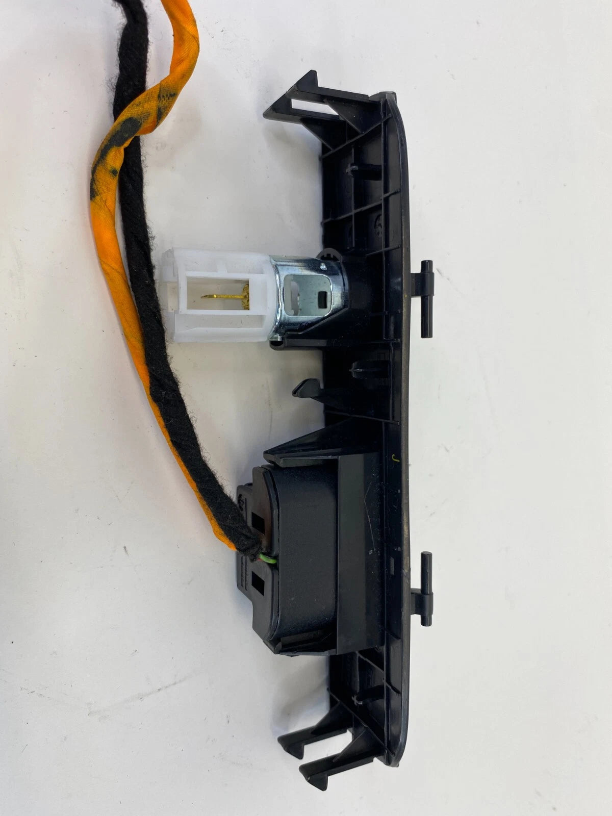 2011-2017 VW TOUAREG 115V AC POWER INVERTER MODULE WITH HARNESS PANEL OEM