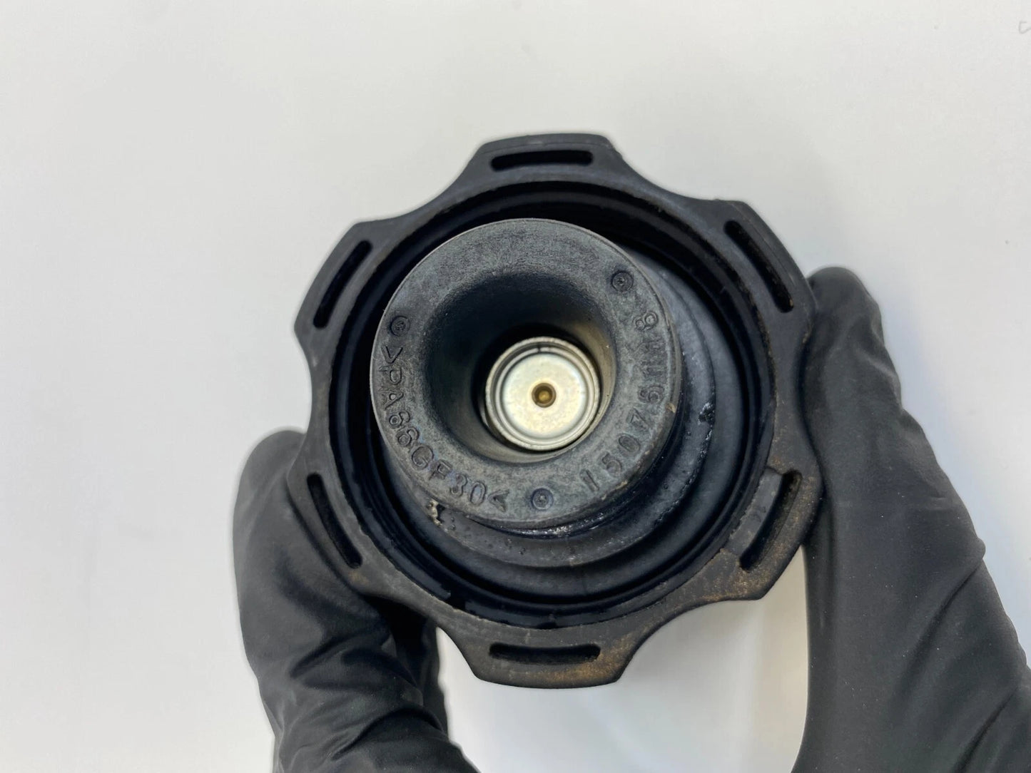 2004-2009 CADILLAC SRX 3.6L ENGINE RADIATOR FLUID COOLANT TANK CAP LID 15075118