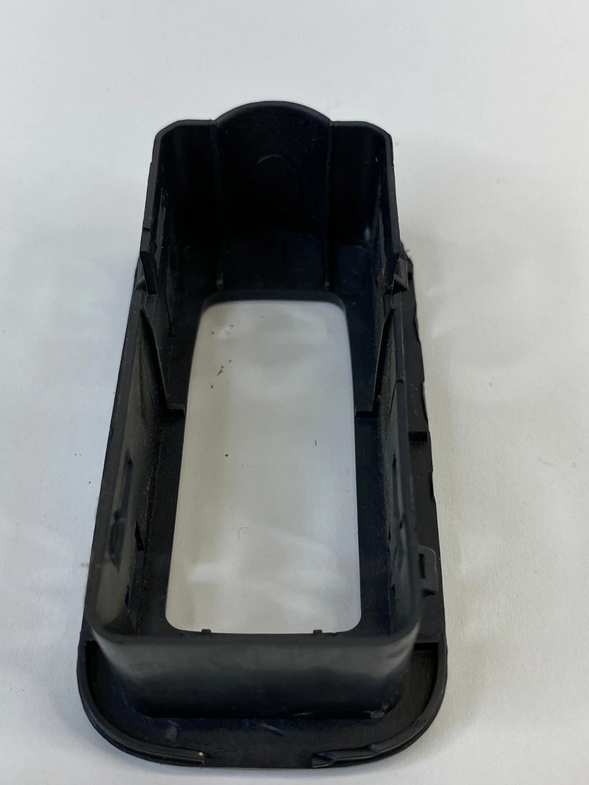 2007-2010 DODGE CHARGER REAR RIGHT DOOR WINDOW SWITCH COVER BEZEL 100010774