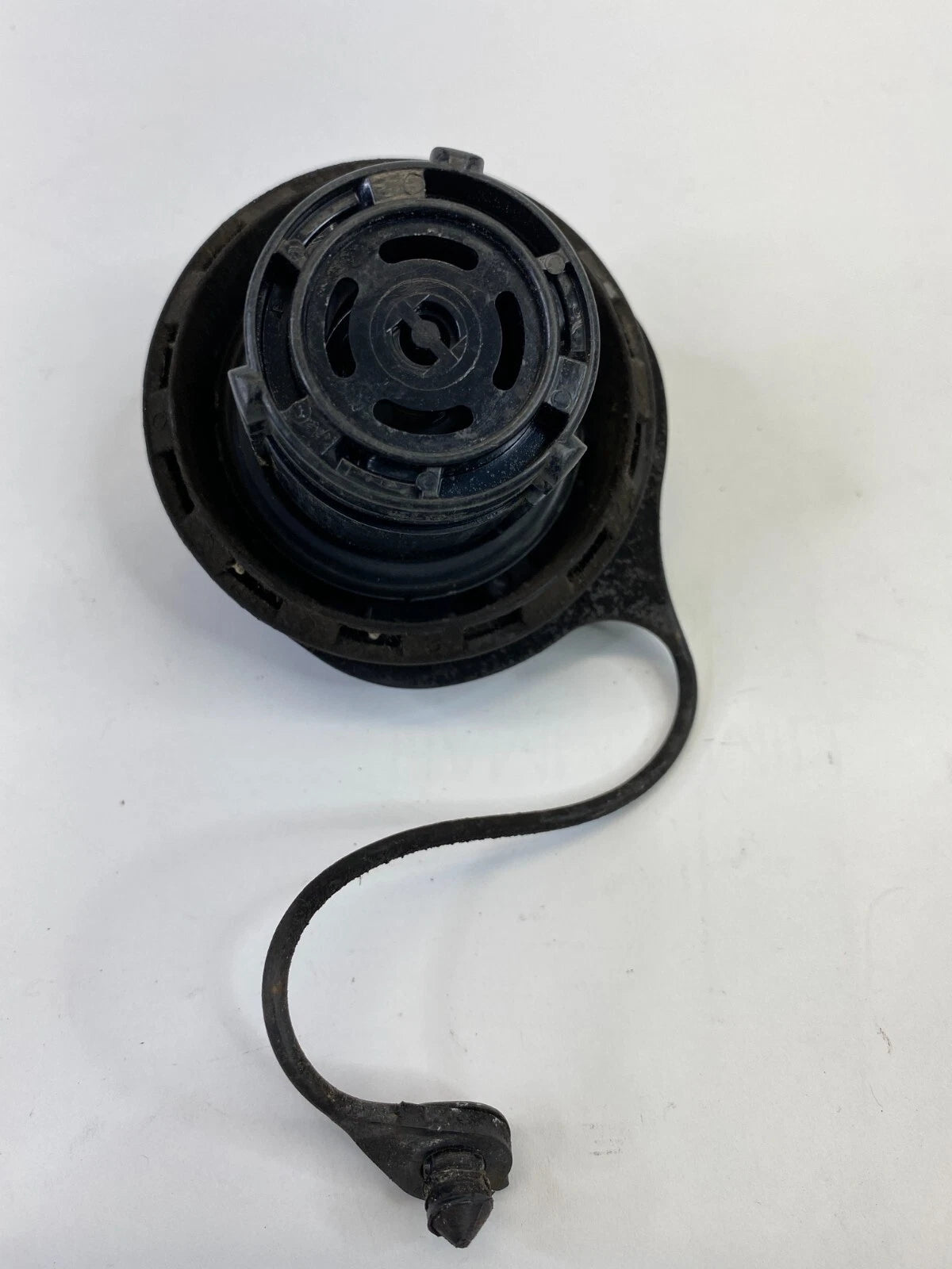 2001 02 03 04 05 2006 FORD ESCAPE 2.0L 16V FUEL TANK FILLER GAS CAP ASSY OEM