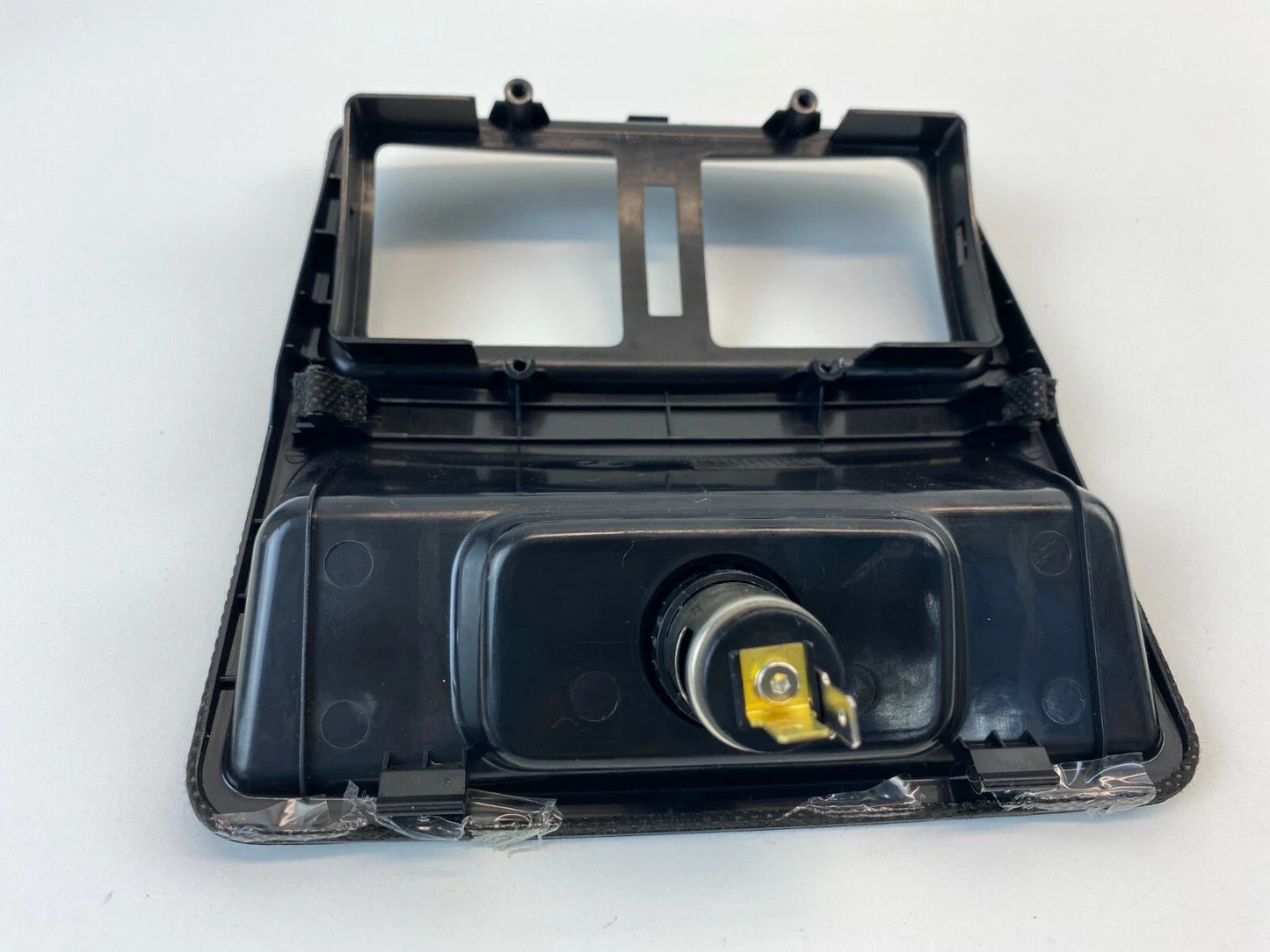 2004-2006 KIA AMANTI REAR CENTER CONSOLE POWER OUTLET 12 V W/ COVER BEZEL OEM