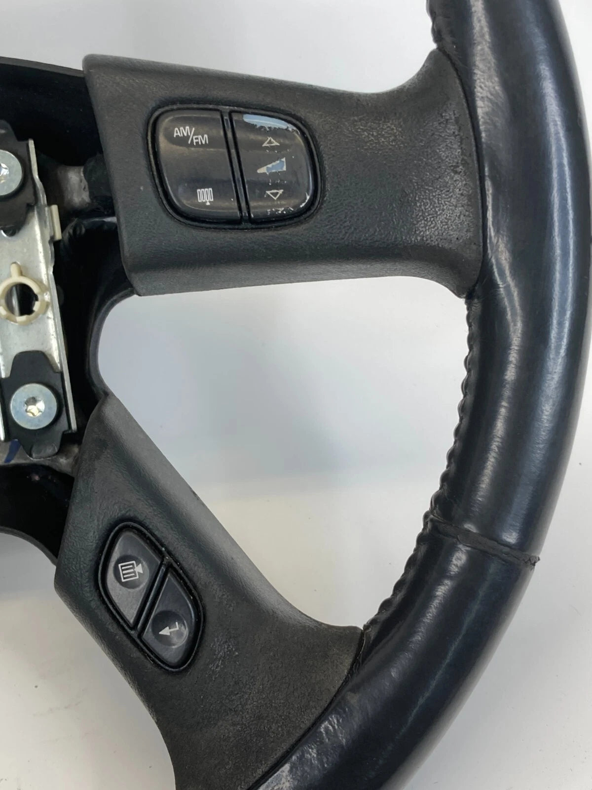 2002-2009 GMC ENVOY CHEVROLET TRAILBLAZER DRIVER LH STEERING WHEEL 15188423 OEM