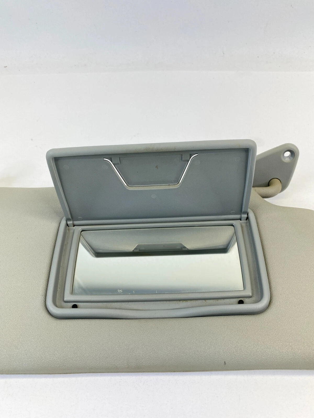 07-13 MITSUBISHI OUTLANDER RIGHT PASSENGER SUNVISOR SUN VISOR SHADE W/ MIRROR