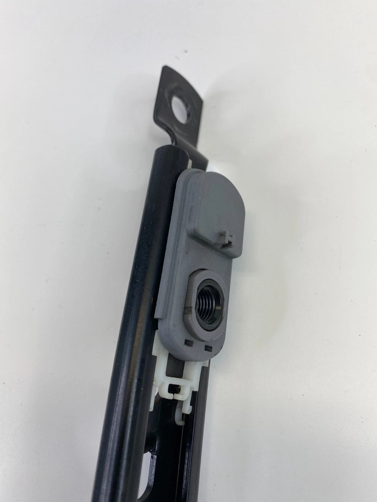 2005 2006 HYUNDAI ELANTRA FRONT RIGHT PASSENGER SEAT BELT ADJUSTER HEIGHT OEM