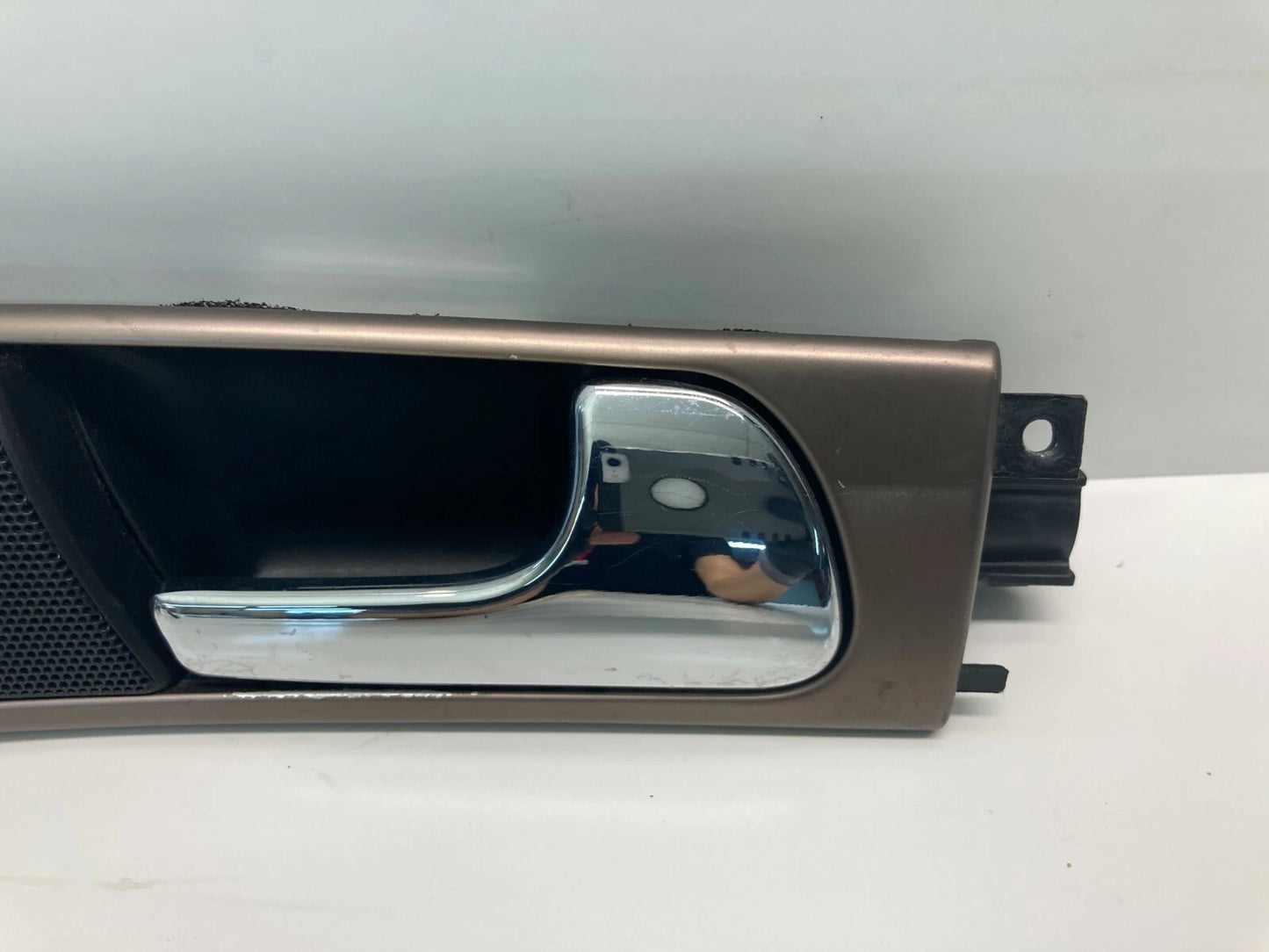 1998-2004 AUDI A6 FRONT RIGHT INTERIOR DOOR HANDLE WITH TWEETER OEM 4B0-837-020